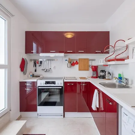 Апартамент Lz Spacious One Bedroom In Centre By Flat Mаnager